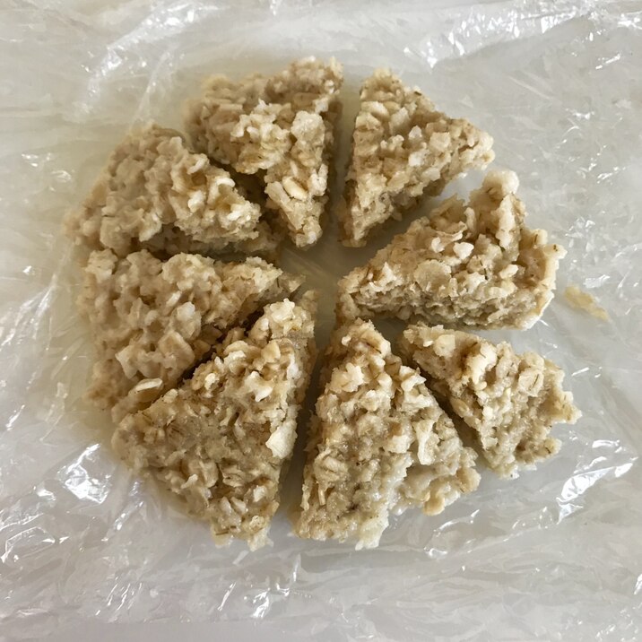 手づかみ離乳食に レンジできな粉オートミールパン レシピ 作り方 By はっぴーライフ 楽天レシピ